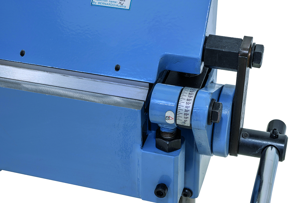 Schwenkbiegemaschine BB 2000 RS mit Rollenschere
