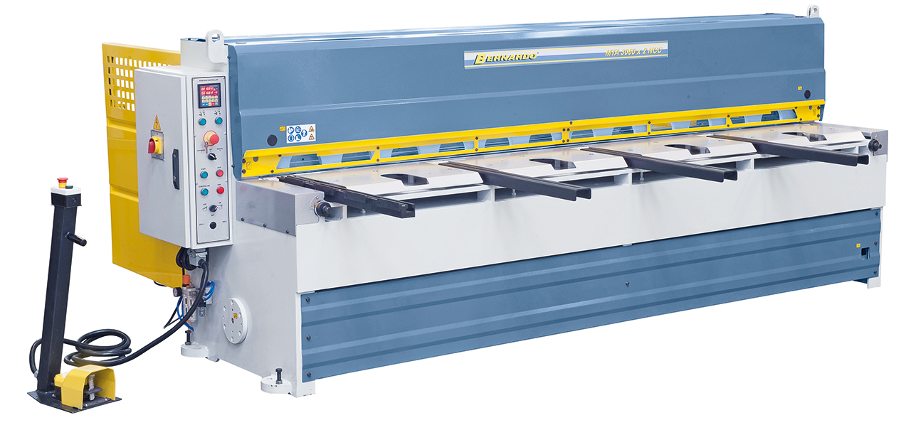 Motorische Tafelschere MTA 3060 x 3 mm NCC mit pneumat. Blechhochhaltevorrichtung *