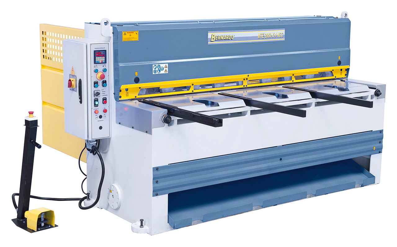 Motorische Tafelschere mit Blechauswurf nach vorne (max. 400 mm) und hinten MTE 3060 x 4 mm NCC *