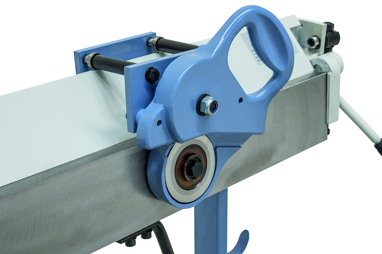Schwenkbiegemaschine BB 1220 RS mit Rollenschere