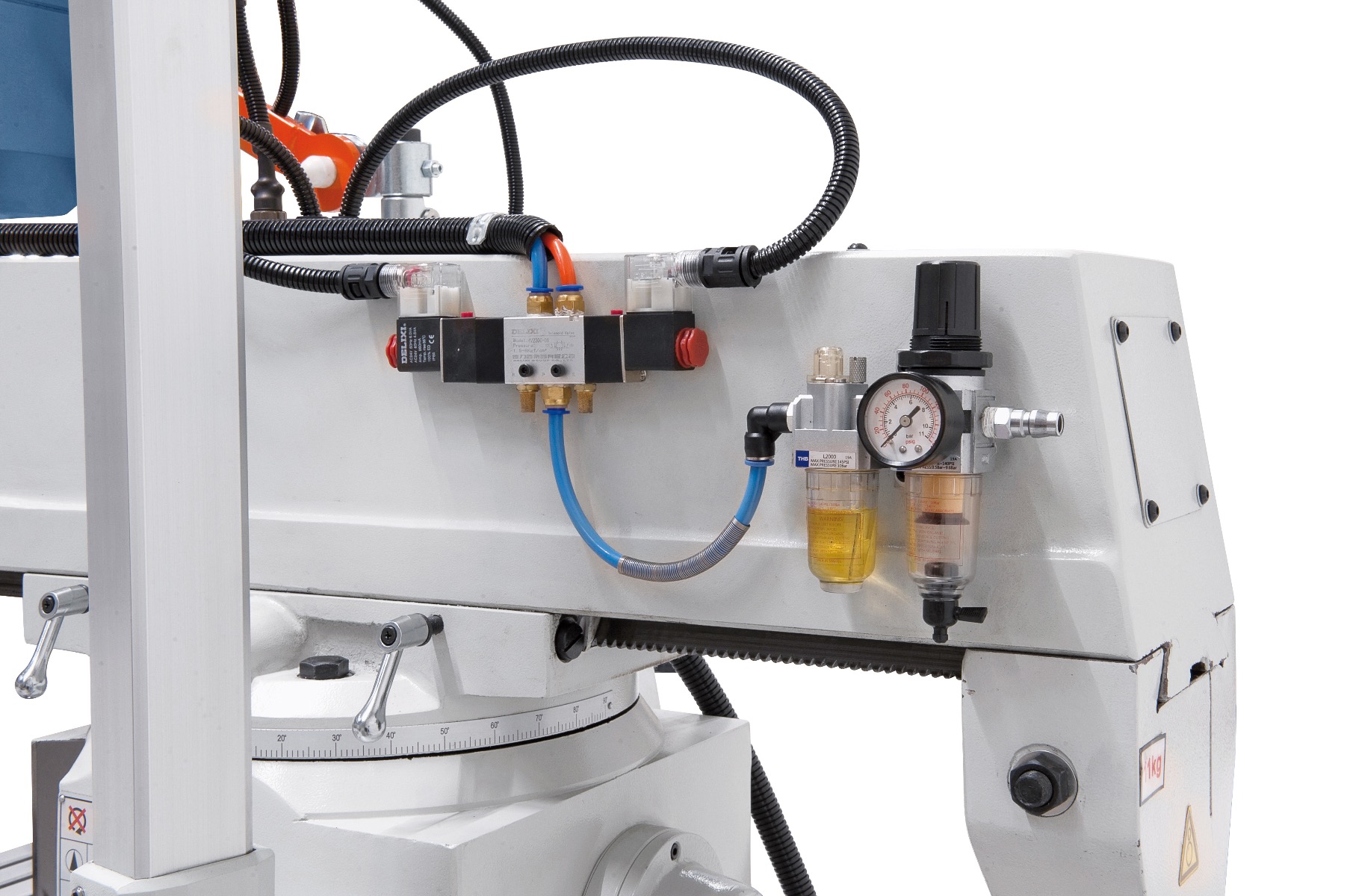 Universalfräsmaschine UWF 90 V inkl. 3-Achs-DRO ES-12 H und pneumat.WK-Klemmung *