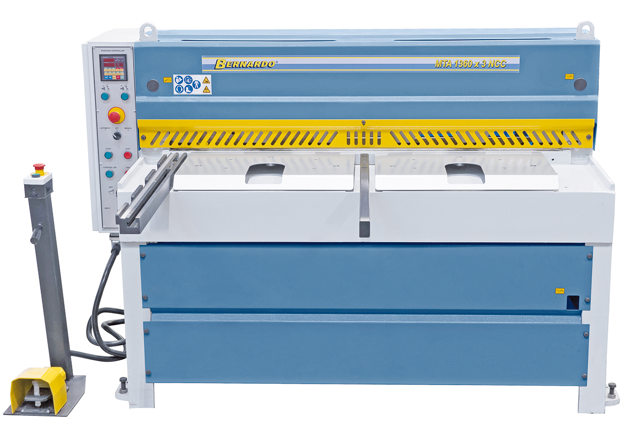Motorische Tafelschere MTA 1560 x 3 mm NCC mit pneumat. Blechhochhaltevorrichtung *