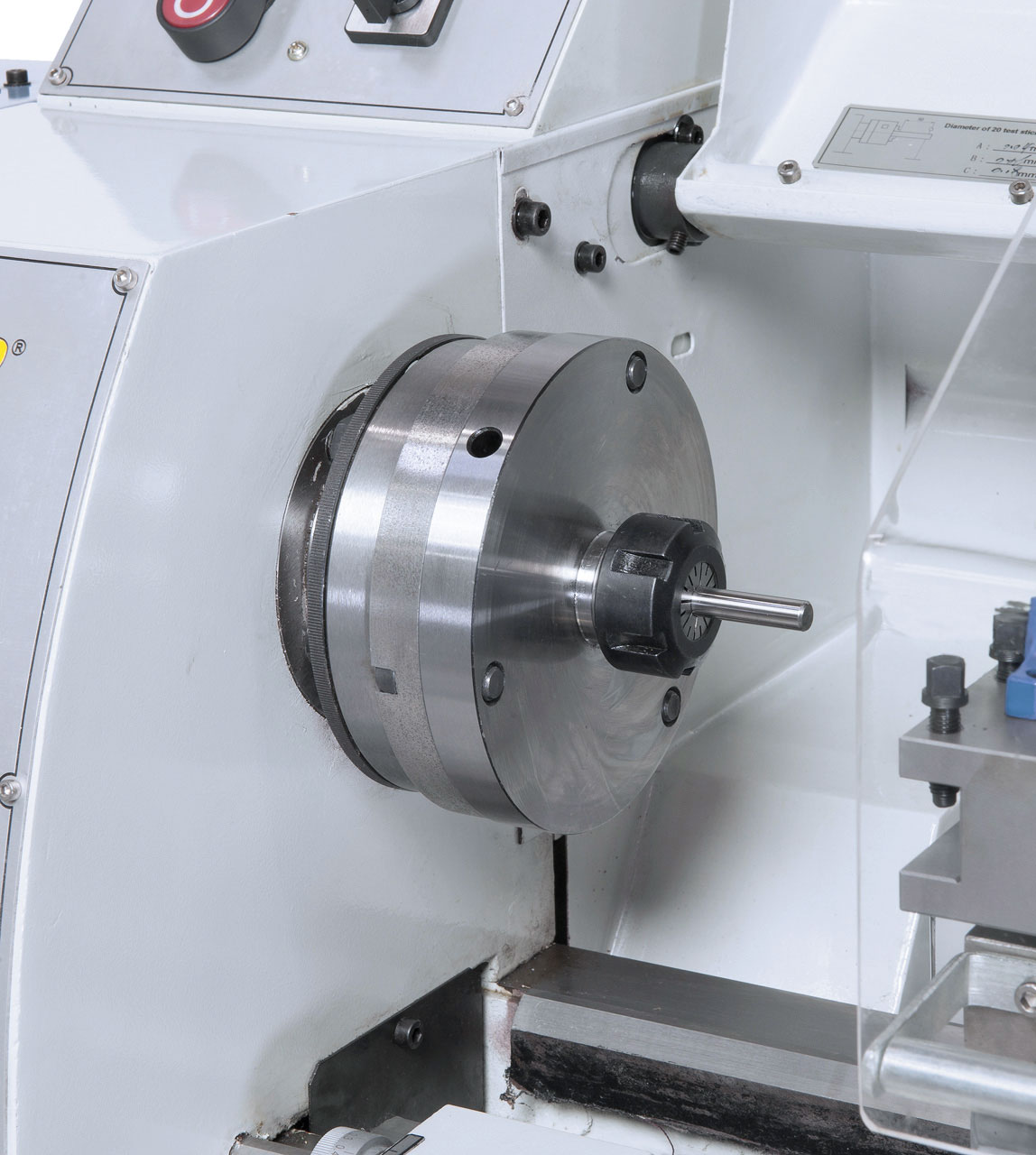 Das Spannzangenfutter ER 25 gewährleistet  eine hohe Rundlaufgenauigkeit beim Spannen von Werkstücken, Spannbereich 1 - 16 mm.