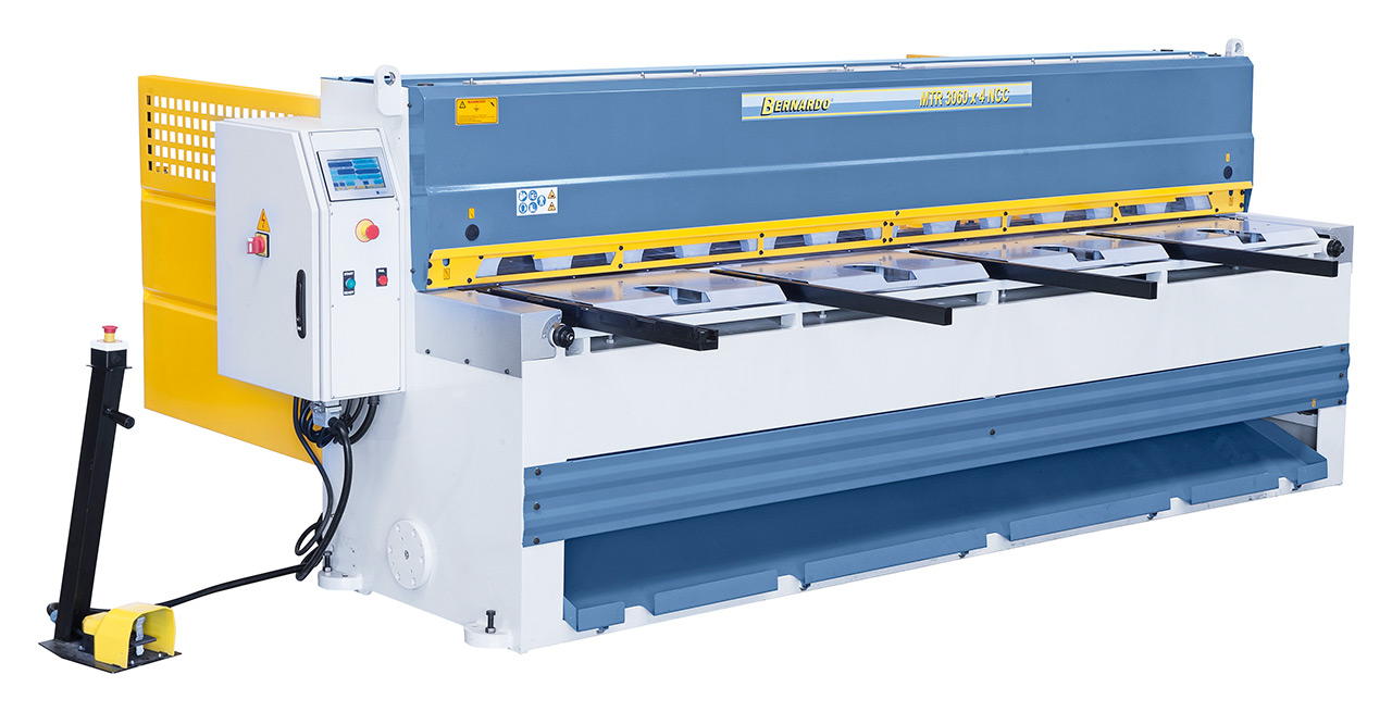 Motorische Tafelschere mit Blechauswurf nach vorne und hinten MTR 1560 x 5 mm NCC mit pneumat. Blechhochhaltevorrichtung *