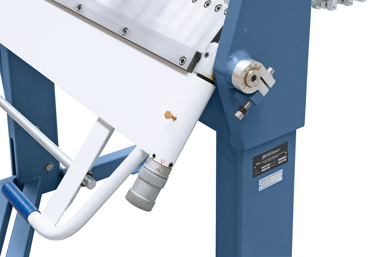 Schwenkbiegemaschine TB 2060 *