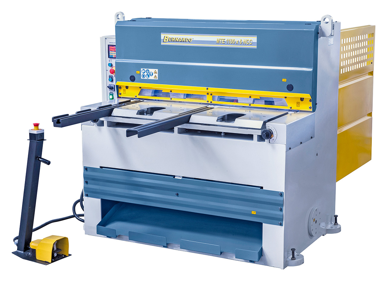 Bernardo Motorische Tafelschere mit Blechauswurf nach vorne (max. 400 mm) und hi...