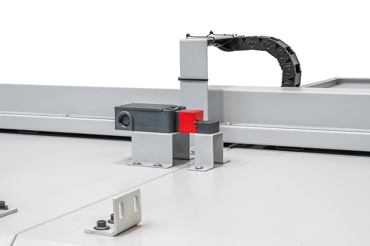 Universal-Schleifmaschine URS 32100 PLC **