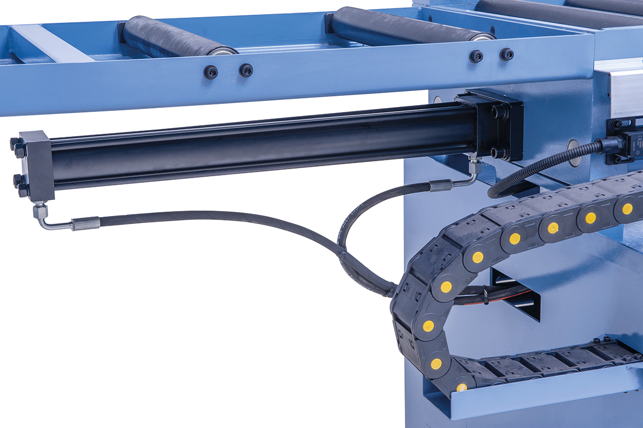 Präzisions-Führung und Hydraulikantrieb für höchste Positioniergenauigkeit des Werkstückes.