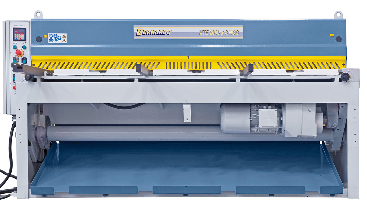 Motorische Tafelschere mit Blechauswurf nach vorne (max. 400 mm) und hinten MTE 3060 x 3 mm NCC *