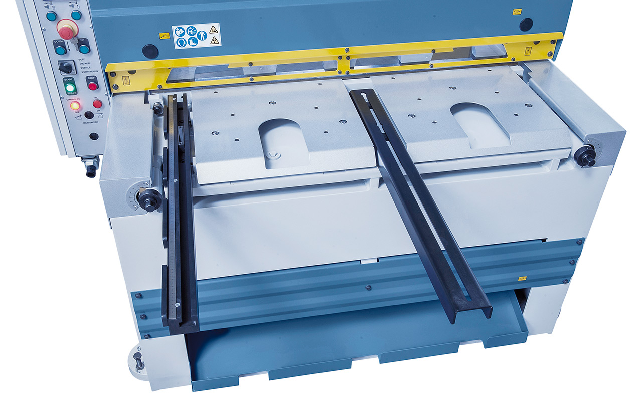 Motorische Tafelschere mit Blechauswurf nach vorne (max. 400 mm) und hinten MTE 1100 x 6 mm NCC *