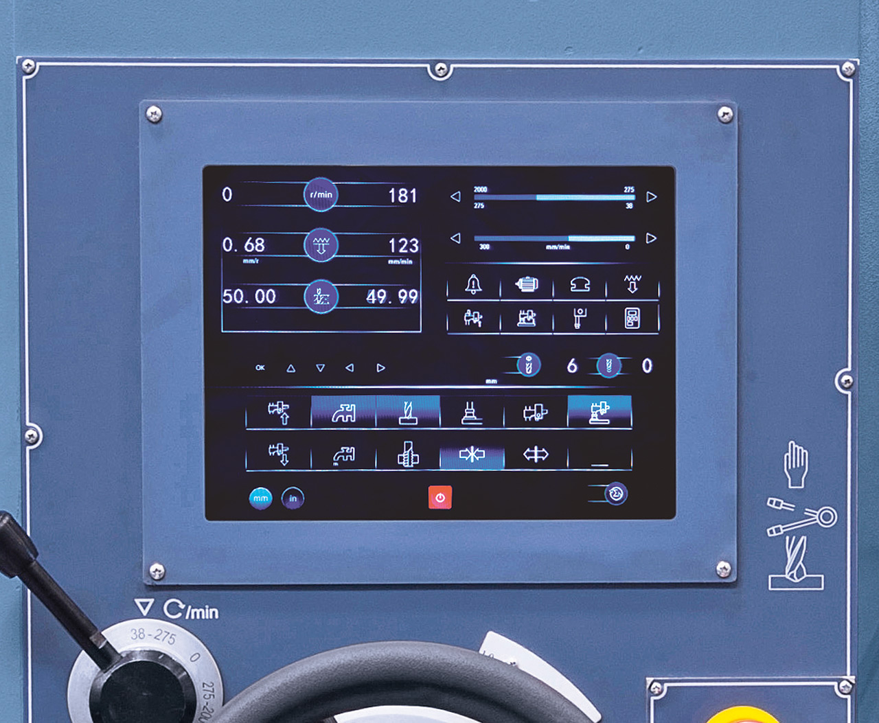 Sämtliche Einstellarbeiten erfolgen direkt am großdimensionierten 
Touchscreen-Display