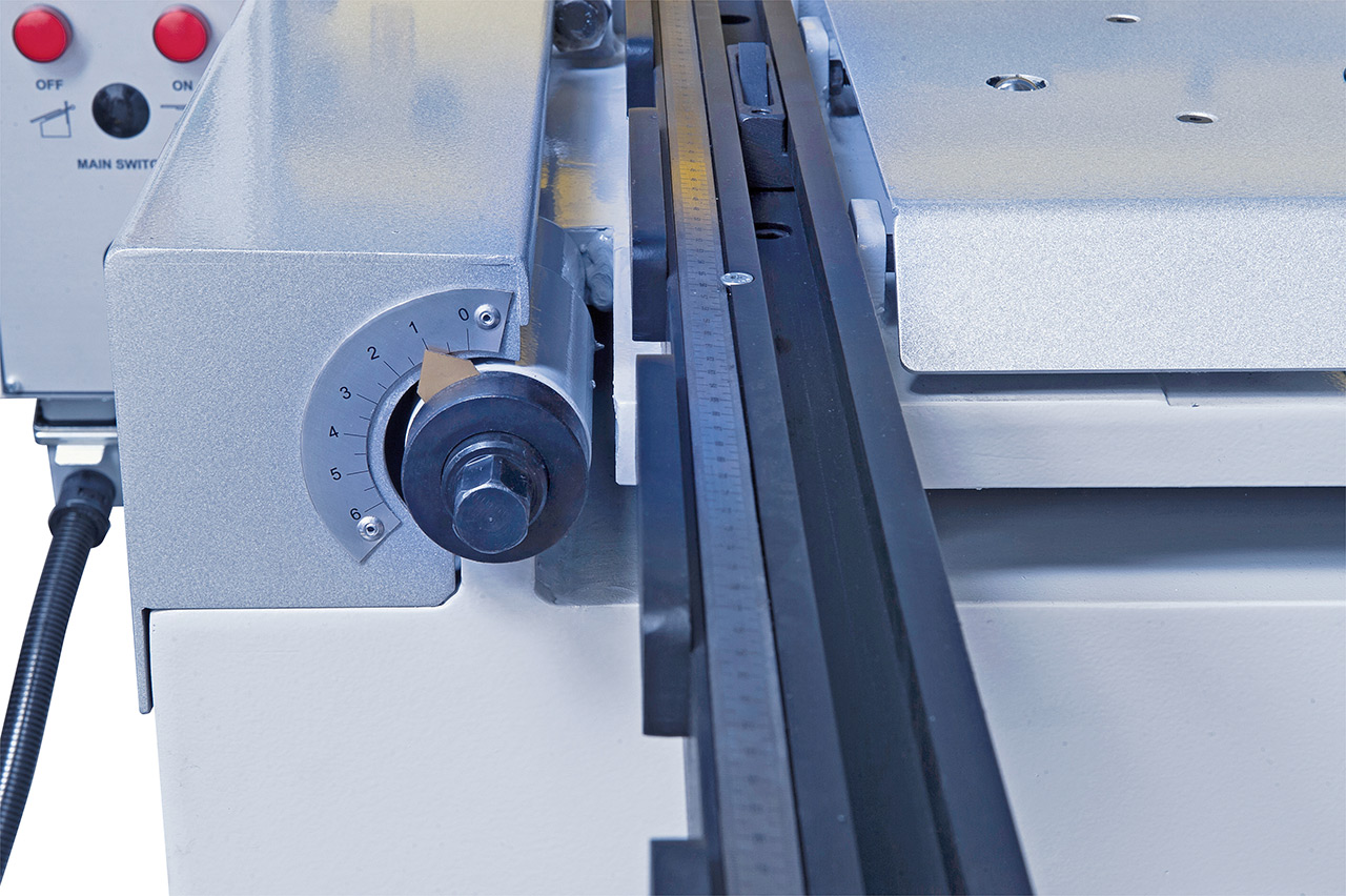 Motorische Tafelschere mit Blechauswurf nach vorne (max. 400 mm) und hinten MTE 1360 x 6 mm NCC *
