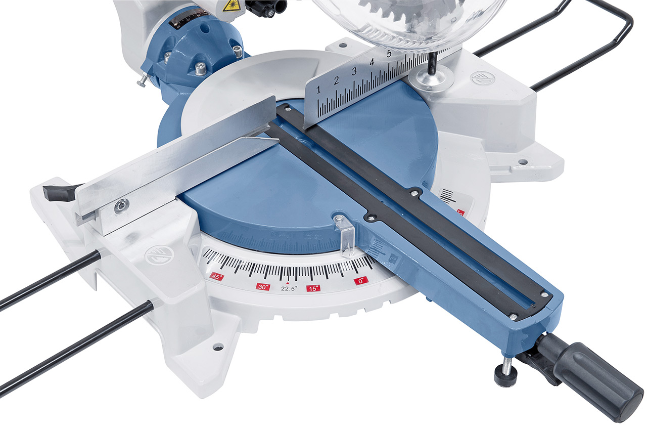 Stabiles Drehteller mit integrierter Gradskala, für Gehrungsschnitte 45° nach links rechts schwenkbar.