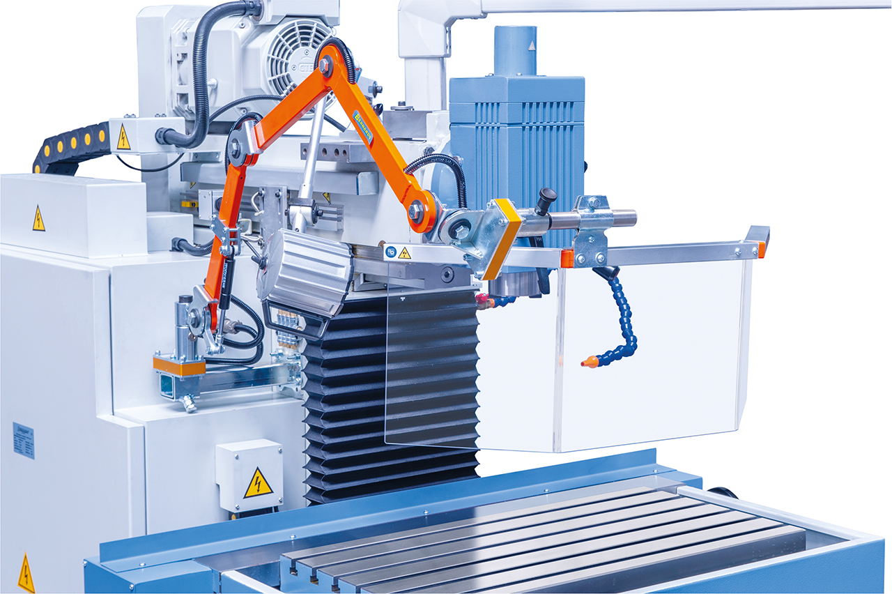 Verstellbare Schutzeinrichtung, einsetzbar sowohl für Vertikal- als auch Horizontalfräsarbeiten.