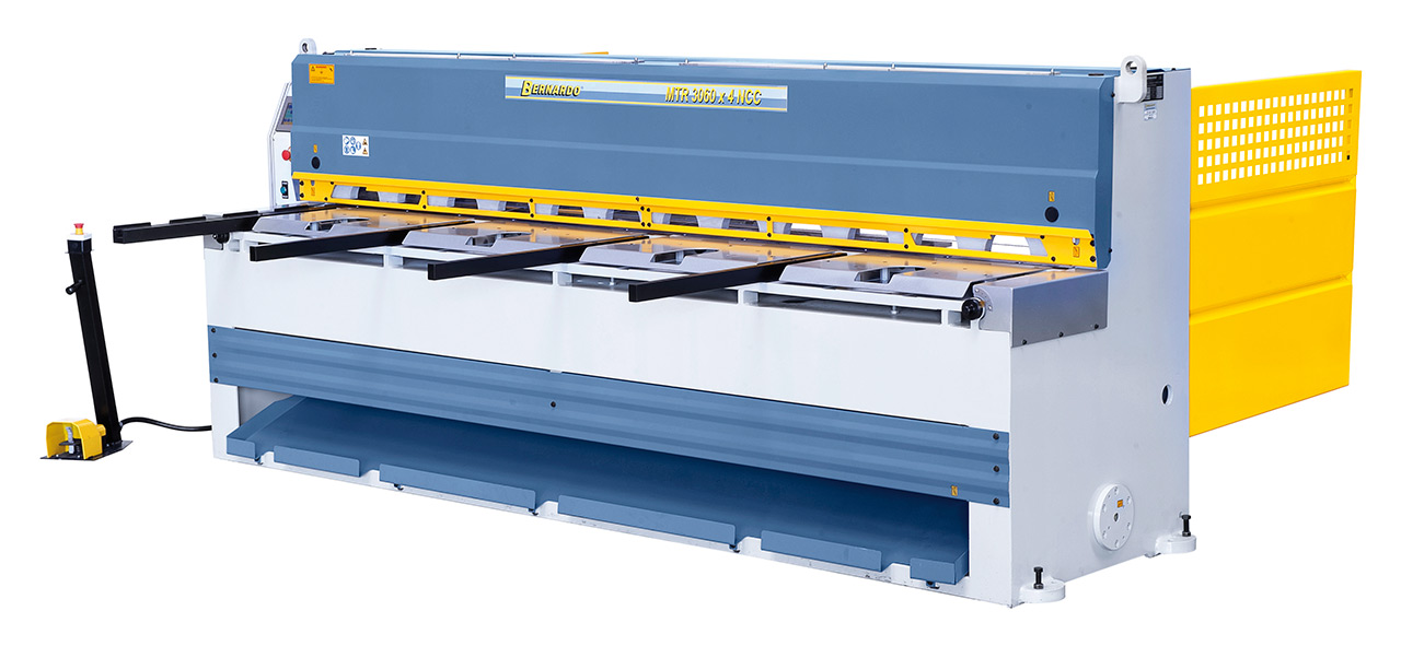 Motorische Tafelschere mit Blechauswurf nach vorne und hinten MTR 1100 x 6 mm NCC mit pneumat. Blechhochhaltevorrichtung *