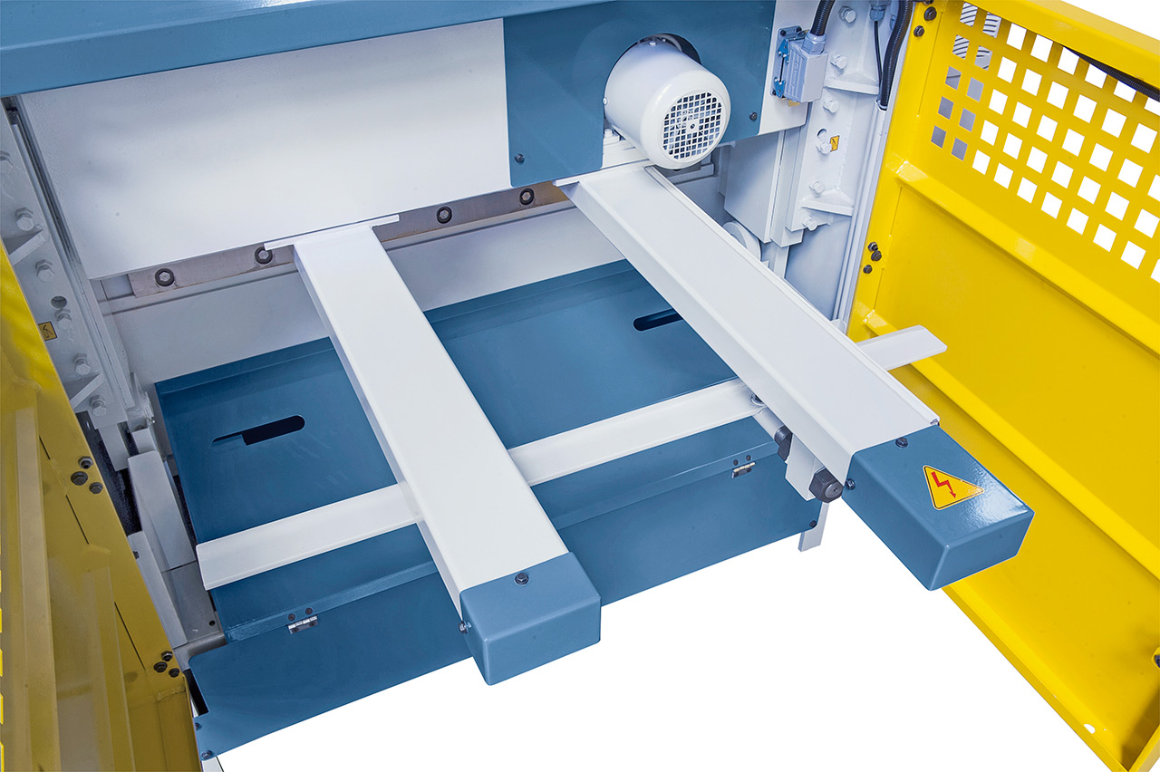 Motorische Tafelschere mit Blechauswurf nach vorne (max. 400 mm) und hinten MTE 1100 x 6 mm NCC *