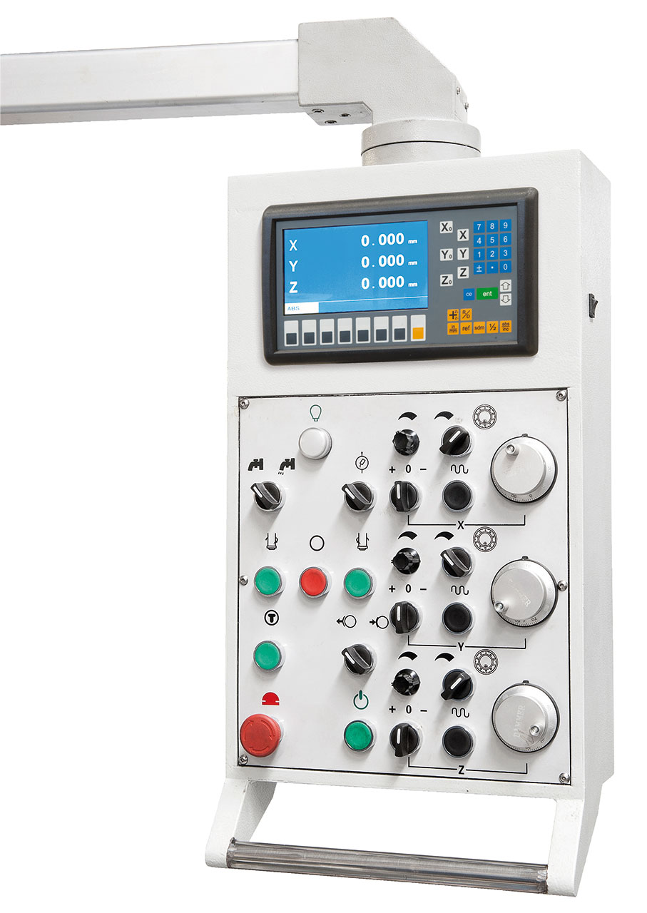 Übersichtlich aufgebautes Bedienpaneel mit integrierter Digitalanzeige und elektronischen Handrädern.