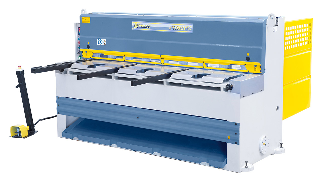 Motorische Tafelschere mit Blechauswurf nach vorne (max. 400 mm) und hinten MTE 2060 x 4 mm NCC *