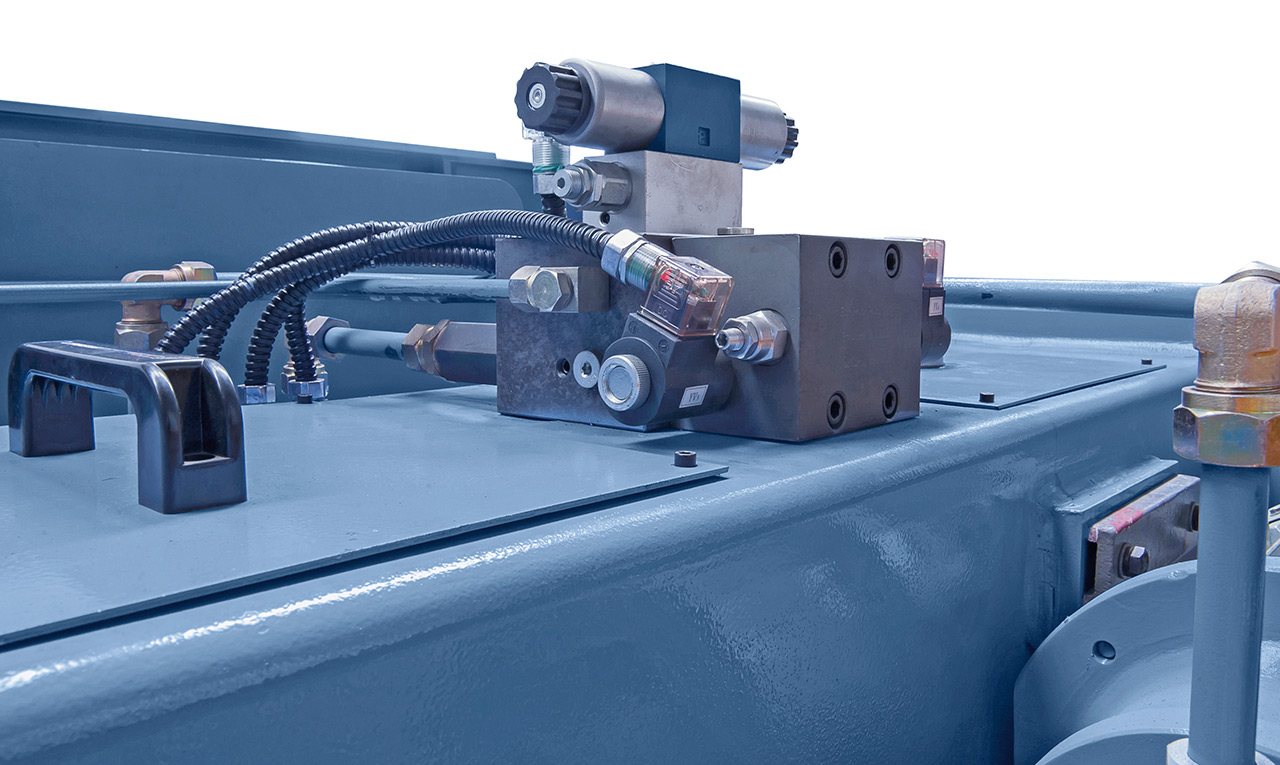 Kompakte und wartungsarme Hydraulik- 
einheit, für Wartungsarbeiten leicht zugänglich.