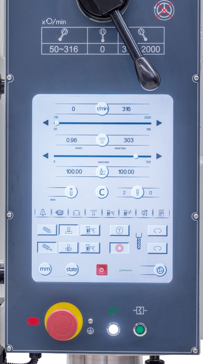 Großdimensionierter Touchscreen für sämtliche Einstell-arbeiten wie z.B. Drehzahl, Bohren, Rechts- und Linkslauf, Höhen-verstellung Bohrtisch, .....