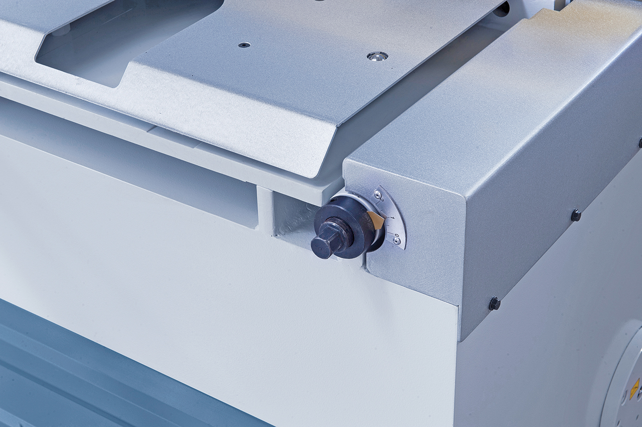 Motorische Tafelschere MTA 3060 x 3 mm NCC mit pneumat. Blechhochhaltevorrichtung *