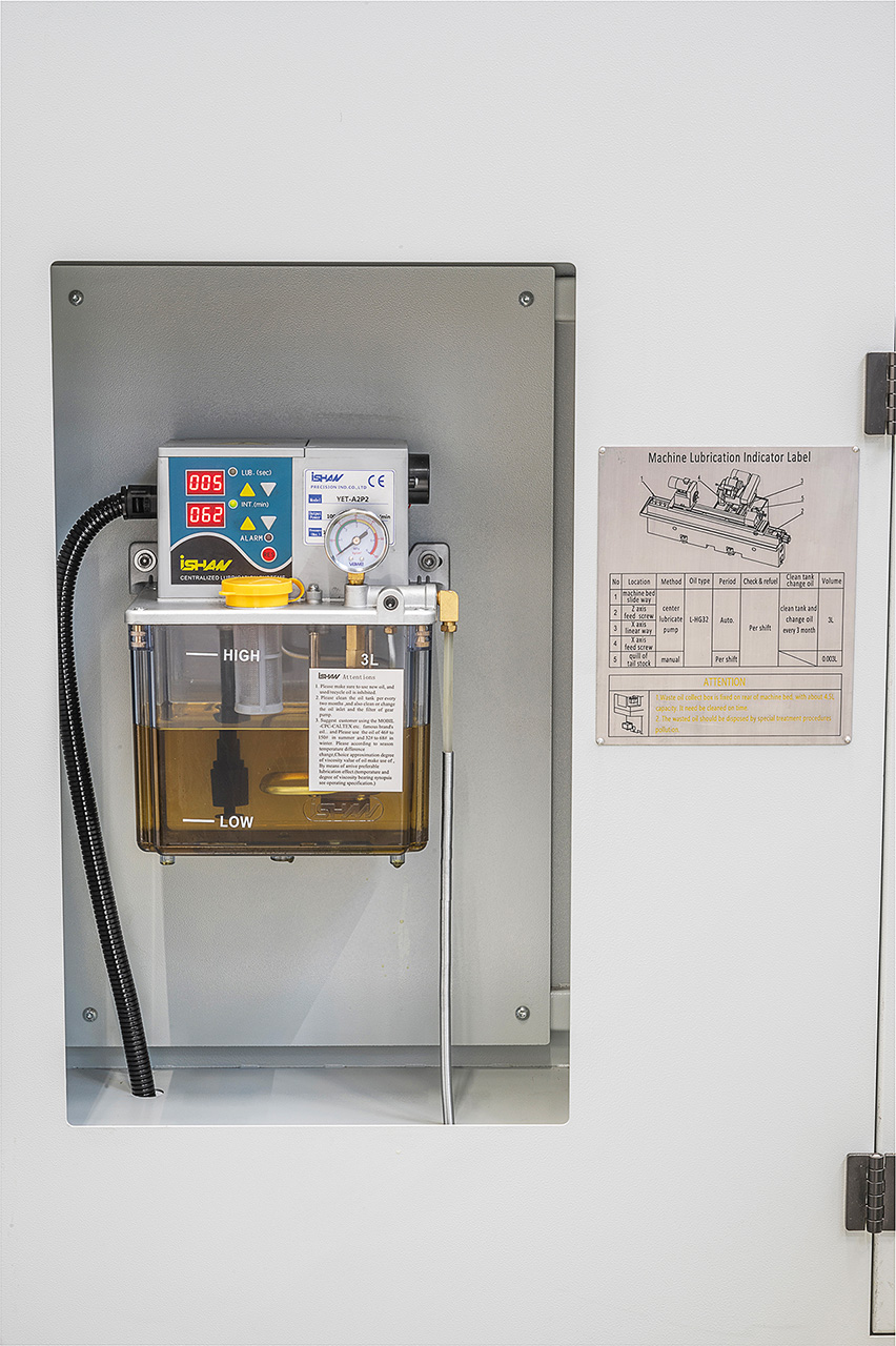 Universal-Schleifmaschine URS 32150 PLC **