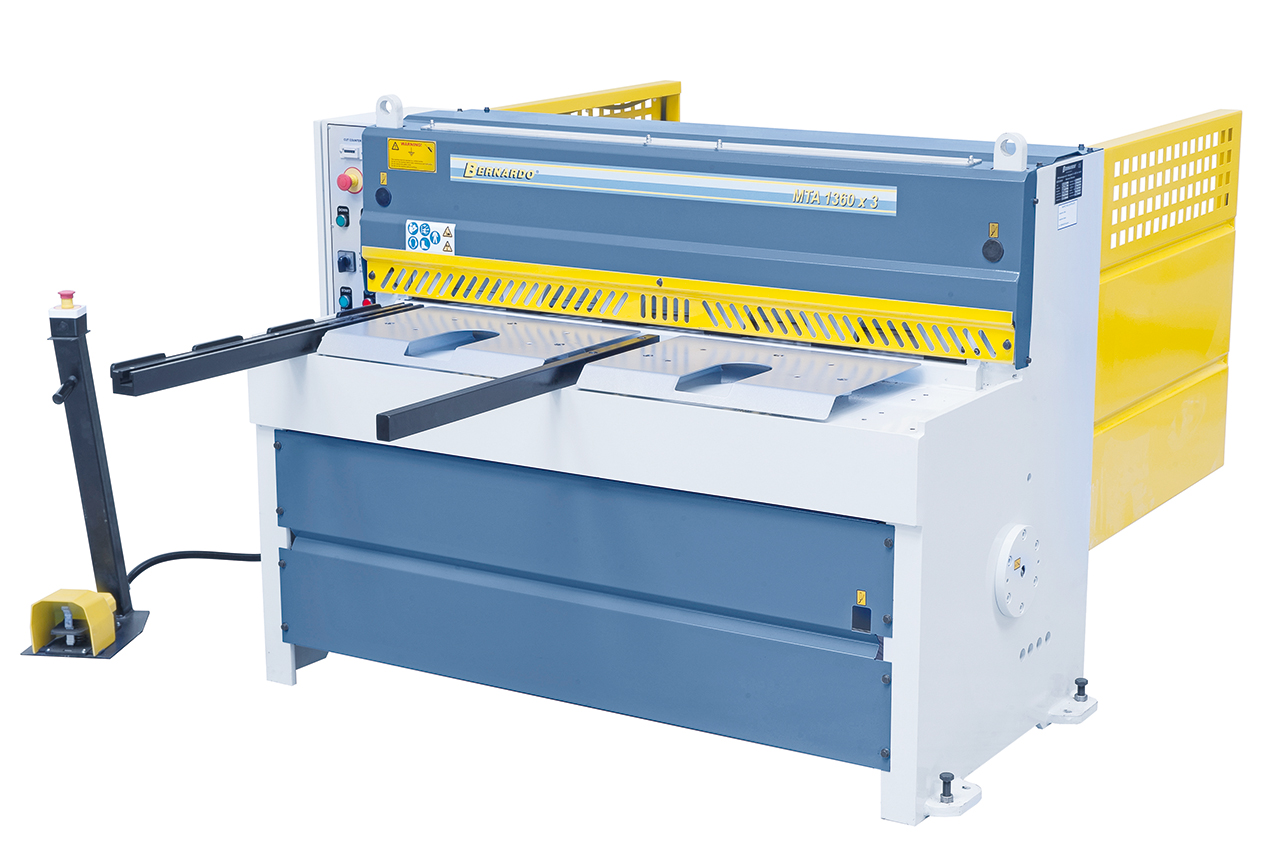 Motorische Tafelschere MTA 1560 x 3 mm mit man. Hinteranschlag *
