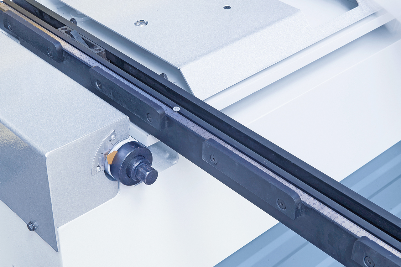 Motorische Tafelschere MTA 3060 x 3 mm NCC mit pneumat. Blechhochhaltevorrichtung *