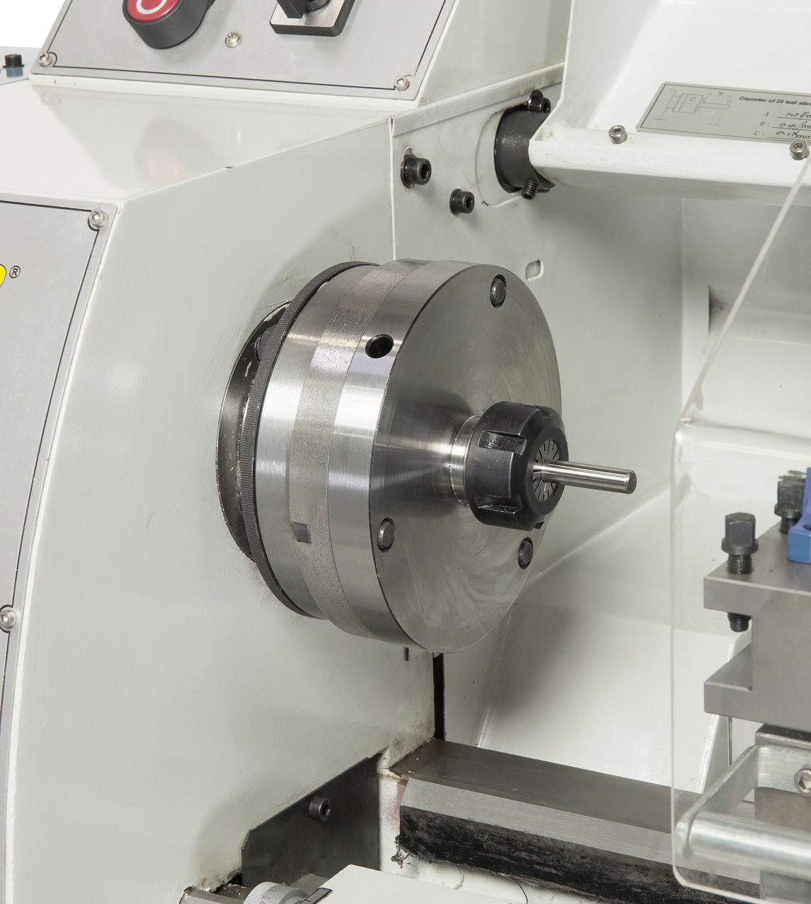 Das Spannzangenfutter ER 25  gewährleistet  eine hohe  Rundlaufgenauigkeit beim  Spannen von Werkstücken,  Spannbereich 1 - 16 mm.