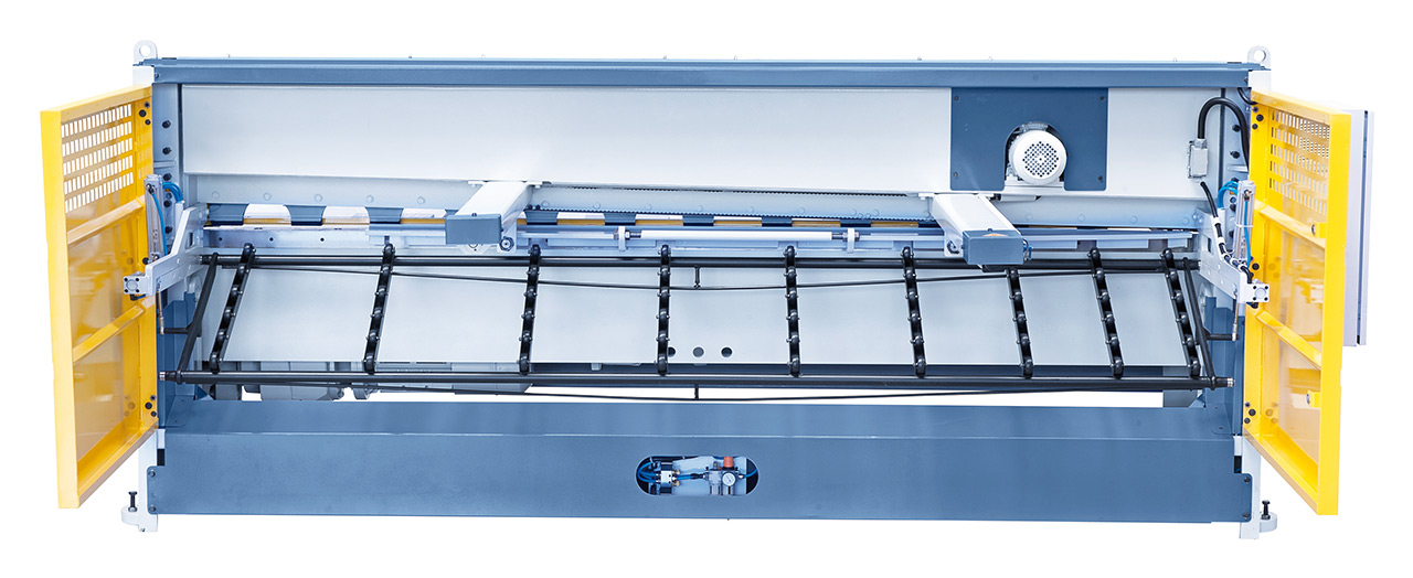 Motorische Tafelschere mit Blechauswurf nach vorne und hinten MTR 1360 x 6 mm NCC mit pneumat. Blechhochhaltevorrichtung *