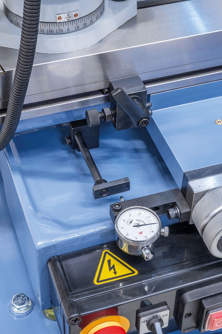 Universal-Werkzeugschleifmaschine mit Bildschirm UWS 350 S