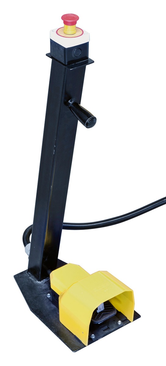 Motorische Tafelschere mit Blechauswurf nach vorne und hinten MTR 1360 x 6 mm NCC mit pneumat. Blechhochhaltevorrichtung *