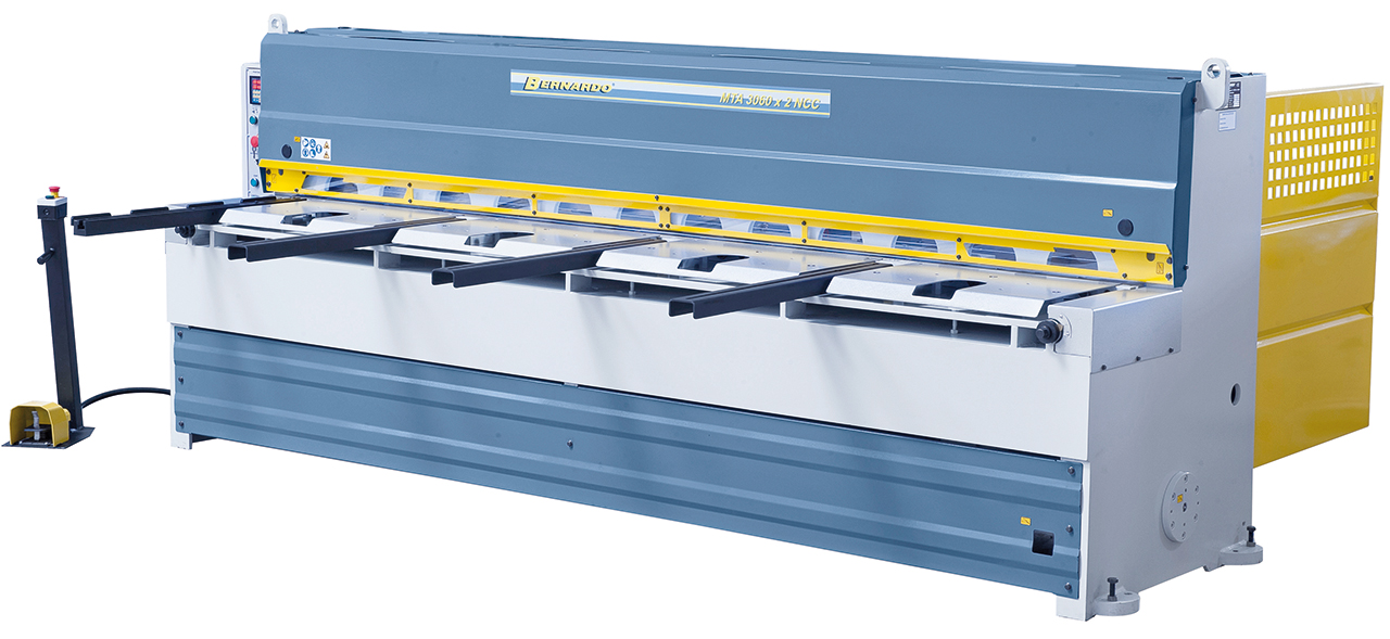 Motorische Tafelschere MTA 3060 x 3 mm NCC mit pneumat. Blechhochhaltevorrichtung *