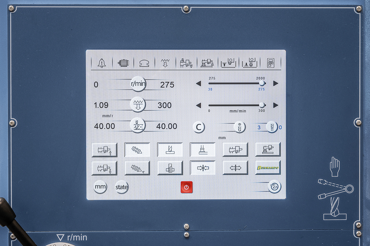 All settings are made directly on the large touchscreen display