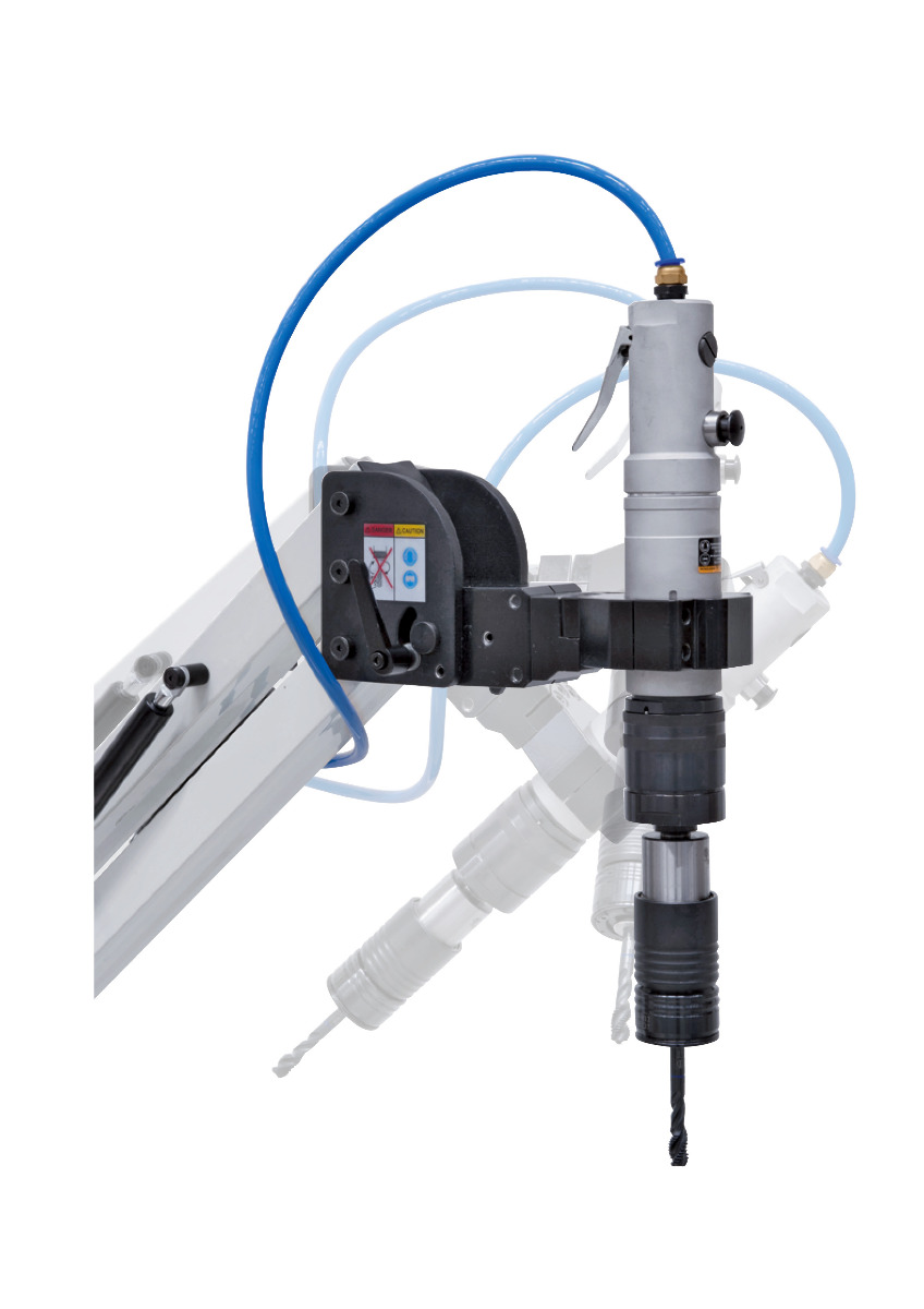 Schwenkbare Motoreinheit zum Gewindeschneiden in horizontaler, vertikaler und diagonaler Richtung.