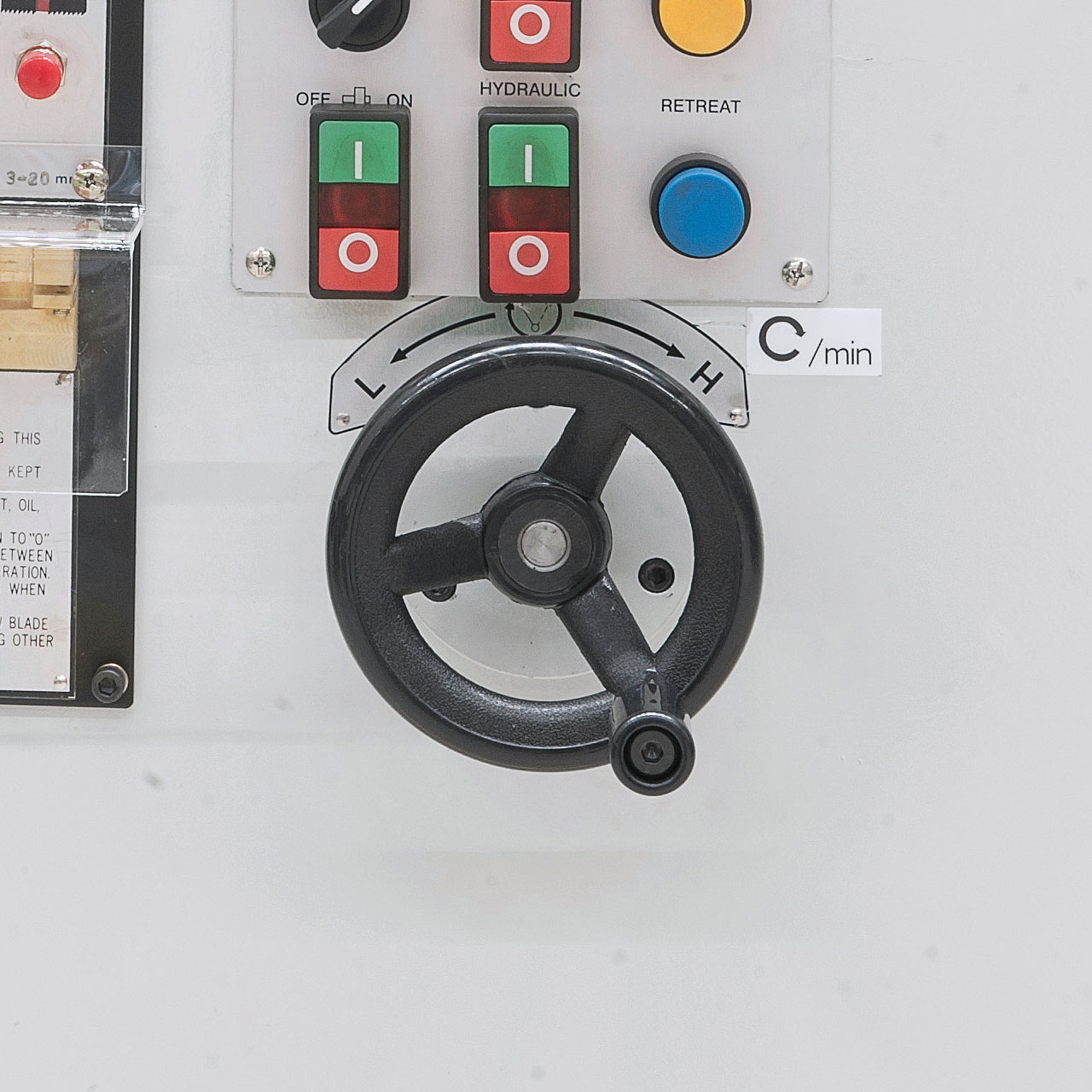 Vertikalbandsäge VMS 610 A mit automat. Tischvorschub **