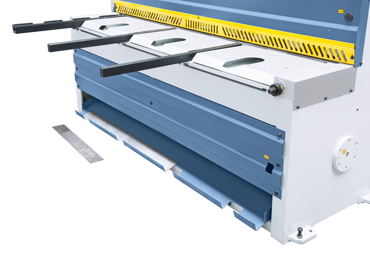 Motorische Tafelschere mit Blechauswurf nach vorne und hinten MTR 2060 x 3 mm NCC mit pneumat. Blechhochhaltevorrichtung *