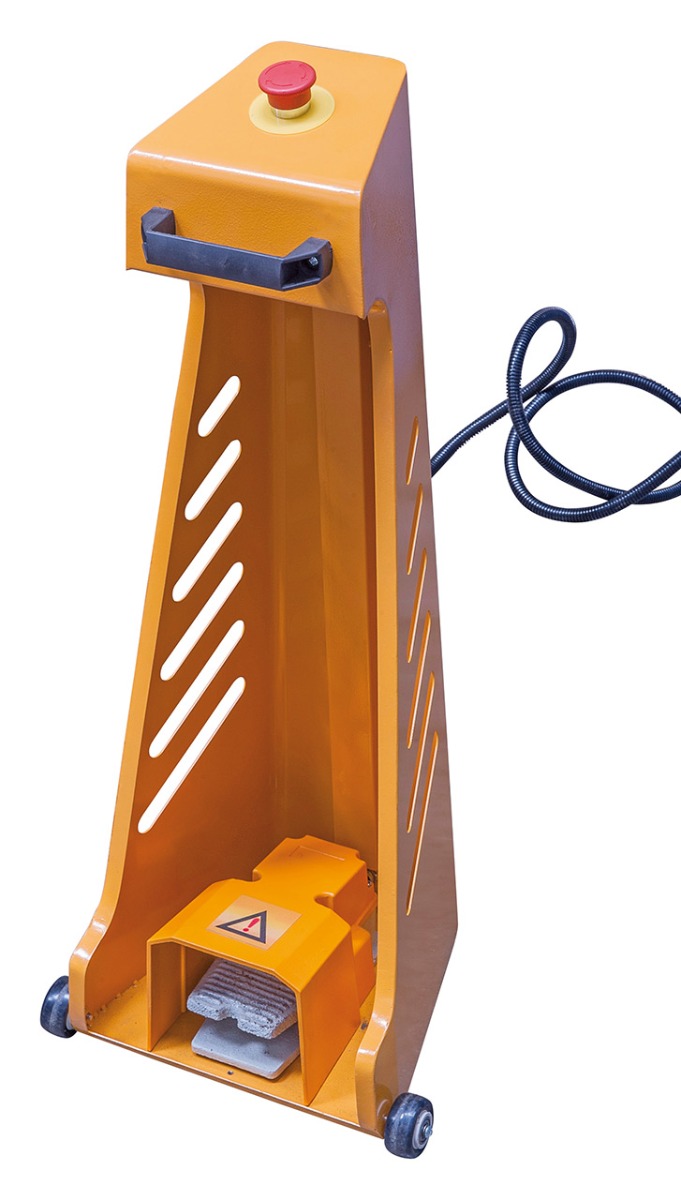 Pedal independiente con botón  de parada de emergencia integrado.