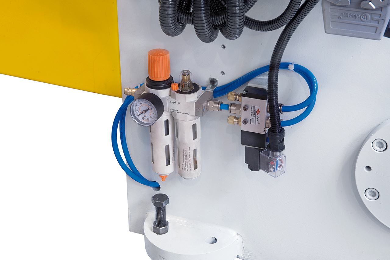 Motorische Tafelschere MTA 3060 x 3 mm NCC mit pneumat. Blechhochhaltevorrichtung *